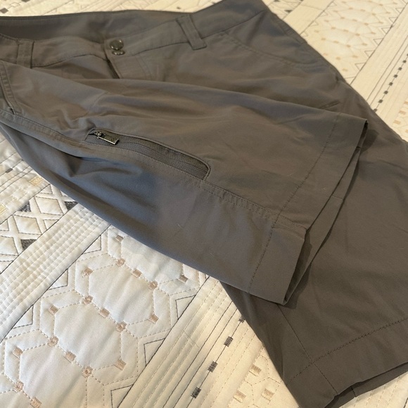 Columbia “Saturday Hiking Long Shorts” - Picture 3 of 9